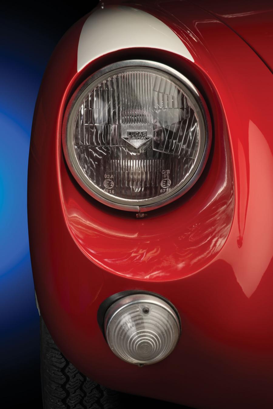 Детали экстерьера Fiat Abarth 750GT 1956 года  (фото 10 из 35)